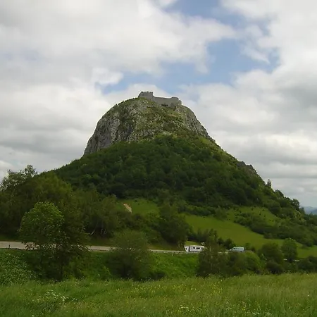 Aux Quatre Saisons Bed & Breakfast Axat