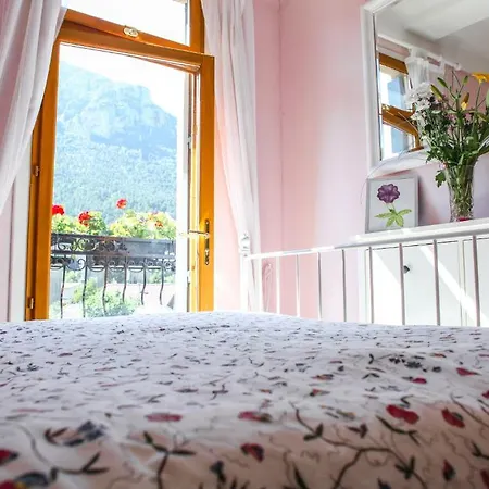 Aux Quatre Saisons Bed & Breakfast Axat