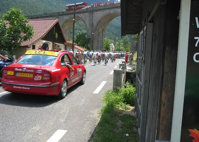 Alojamento de Acomodação e Pequeno-almoço Aux Quatre Saisons Axat